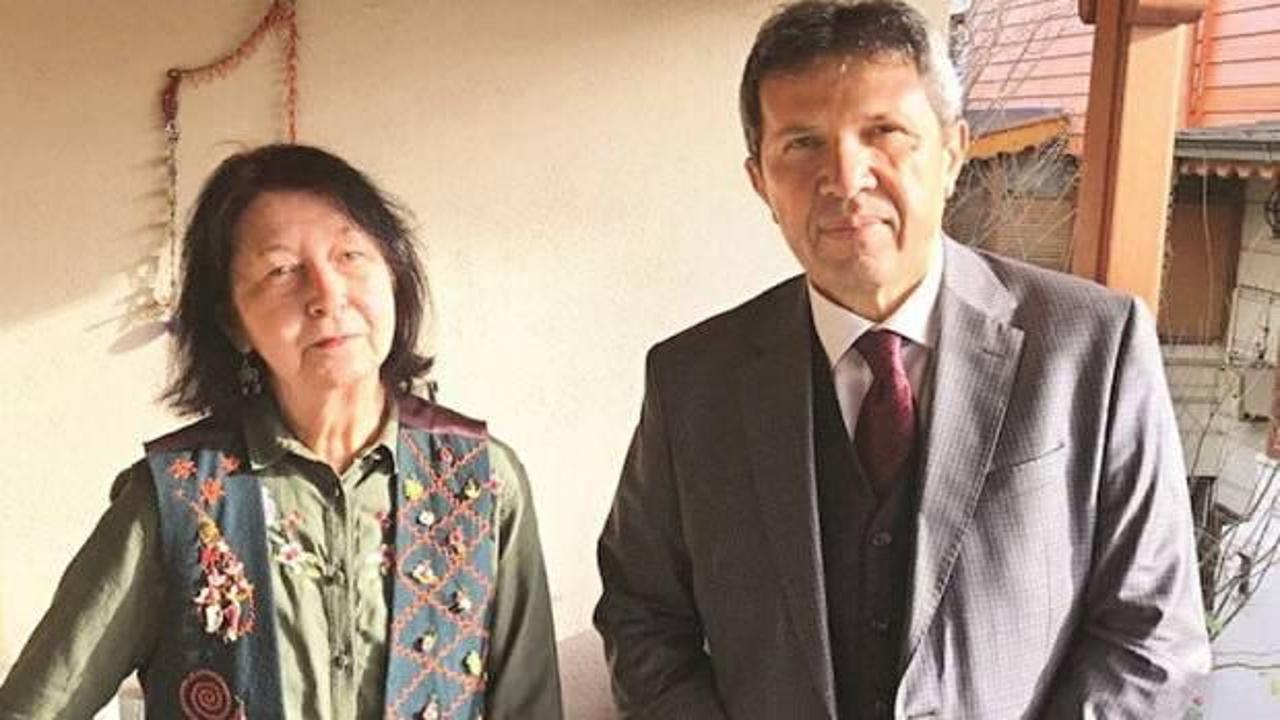 Usta işi bir roman: Yüzünü Sıyır Karanlığından