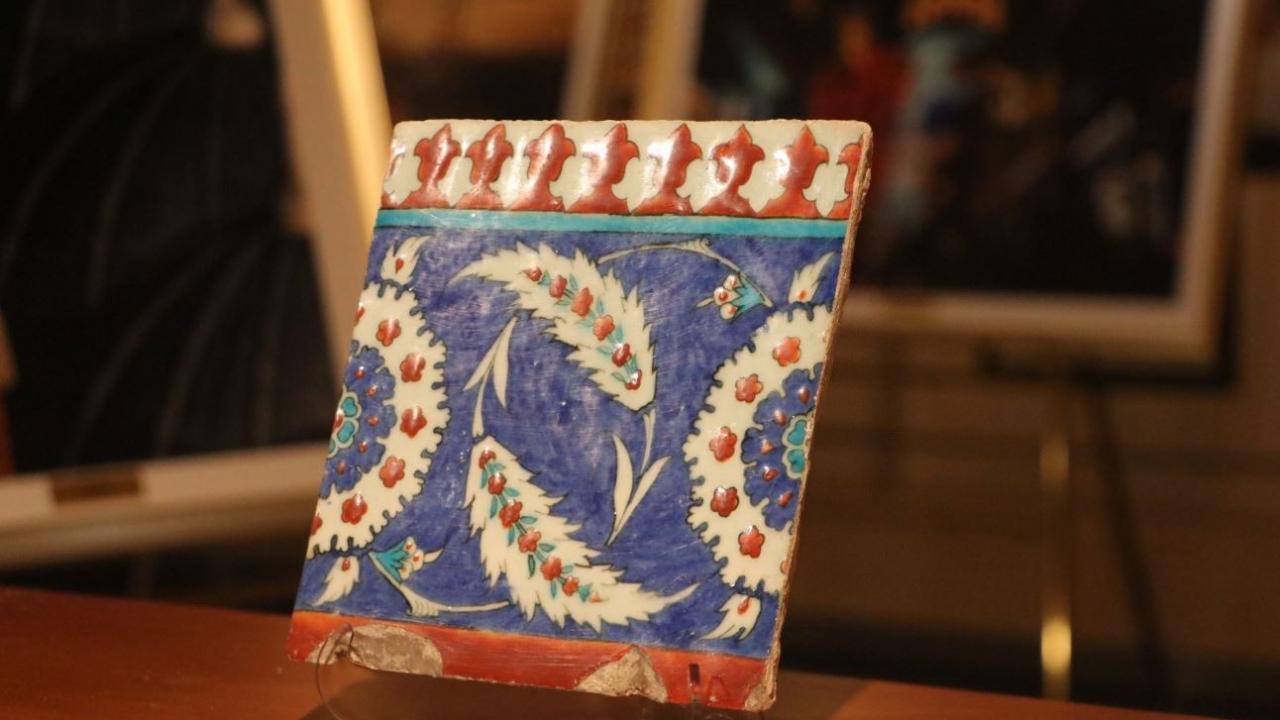 Yurt dışına kaçırılan karo çini, 19 yıl sonra Türkiye’ye getirildi