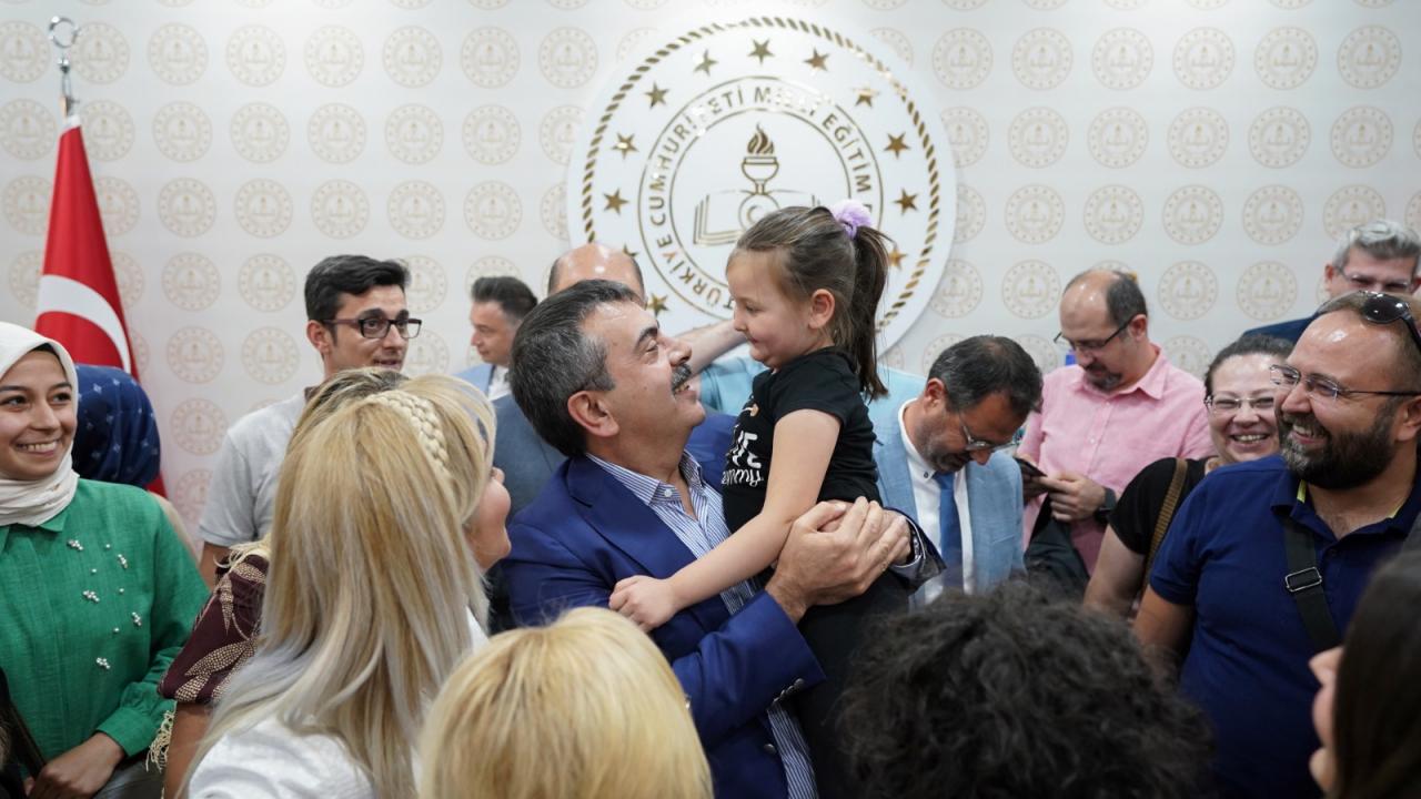 Bakan Tekin: Zorunlu bir durum ortaya çıkmadıkça uzaktan eğitime karşıyım