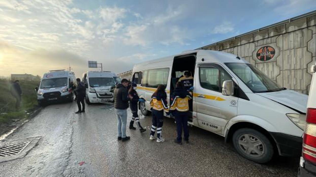 Bursa’da 3 servis minibüsü çarpıştı: Çok sayıda yaralı var