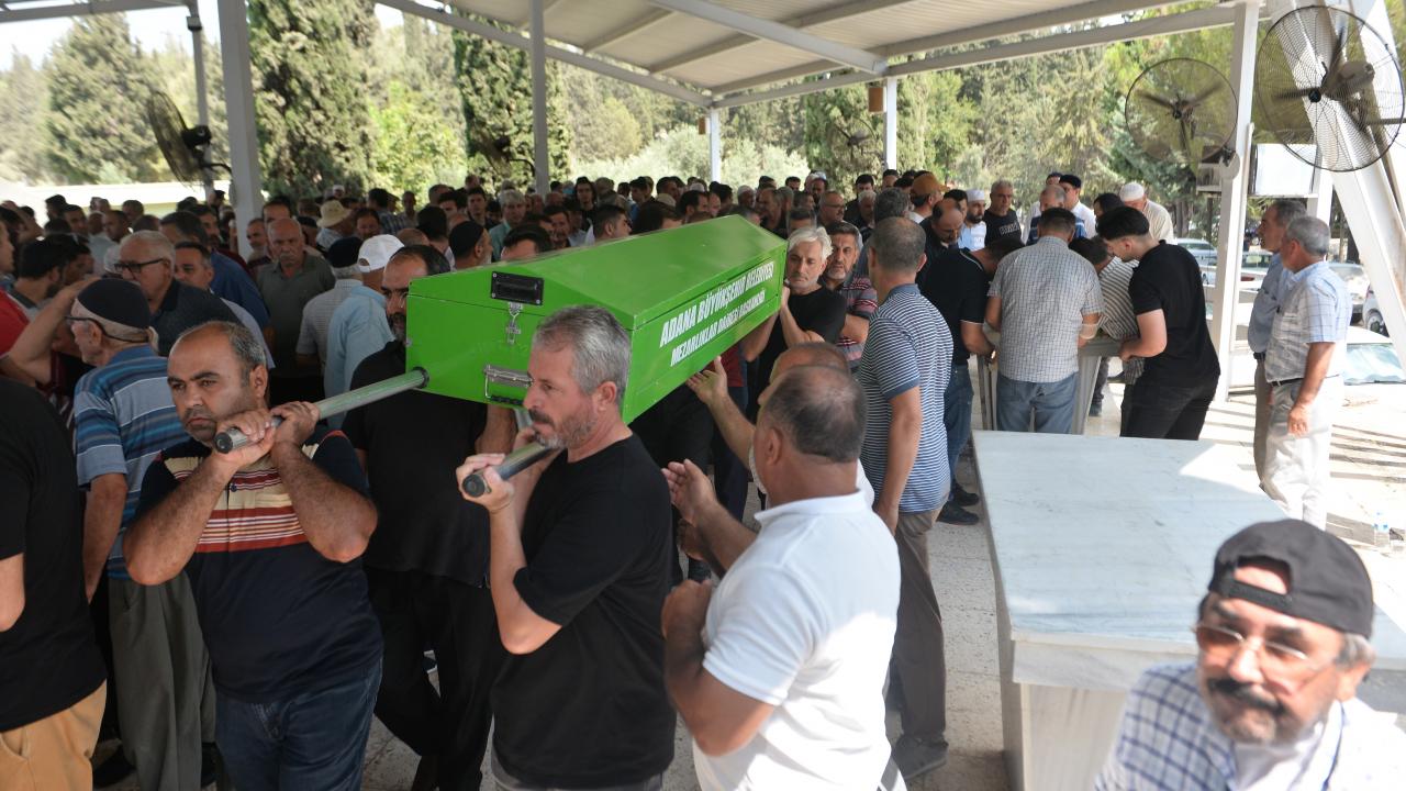 Feci kazada hayatını kaybeden aynı aileden 3 kişi Adana’da son yolcuğuna uğurlandı