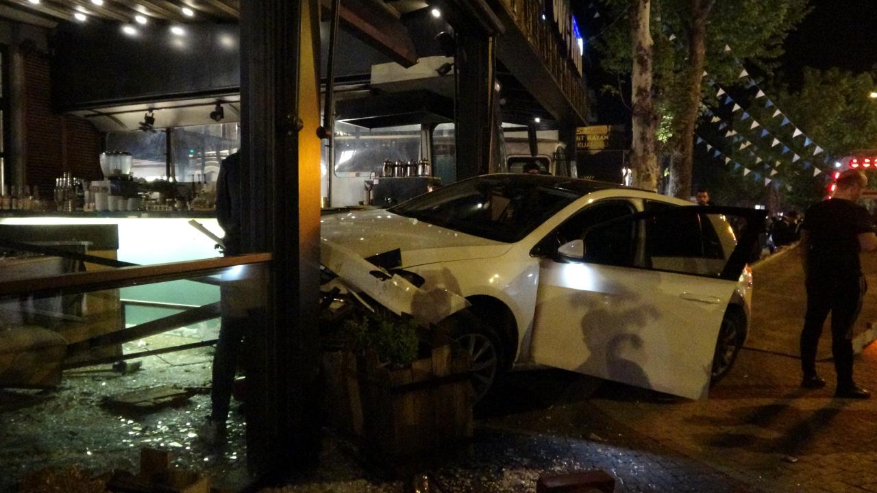 Isparta’da feci kaza! Otomobil işletmeye girdi