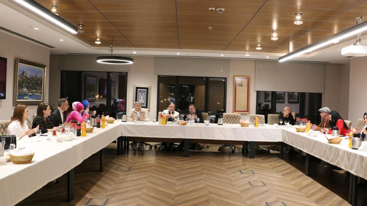 Kanal 7 ekran yüzleri iftarda bir arada