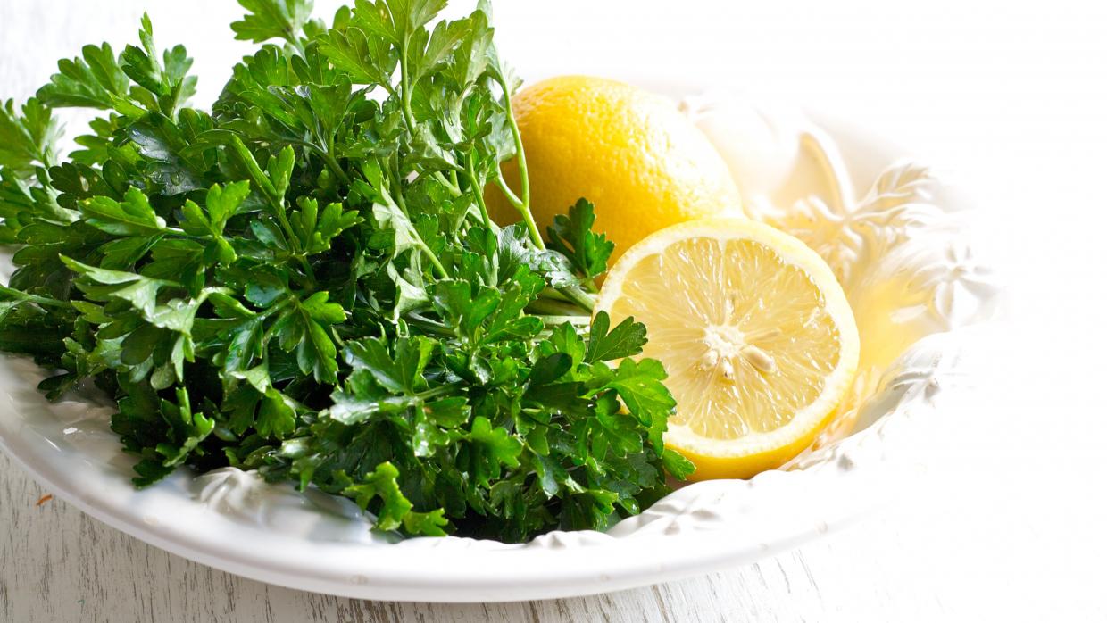 Kronik yorgunluk hissinin kaynağı: Karaciğer için maydanoz limon kürü