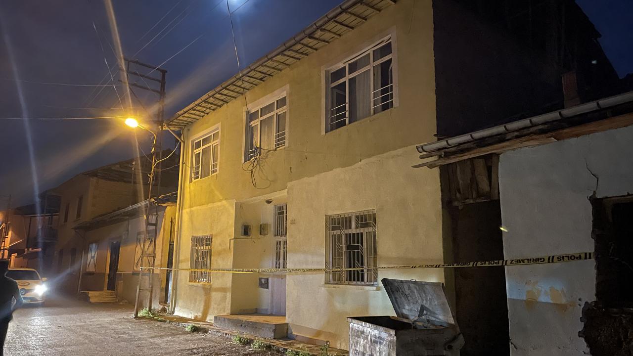 Malatya’da iki katlı evde kısmi çökme yaşandı