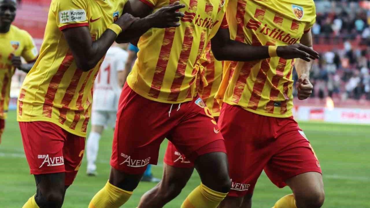 Mame Thiam, Kayserispor’u sırtlıyor