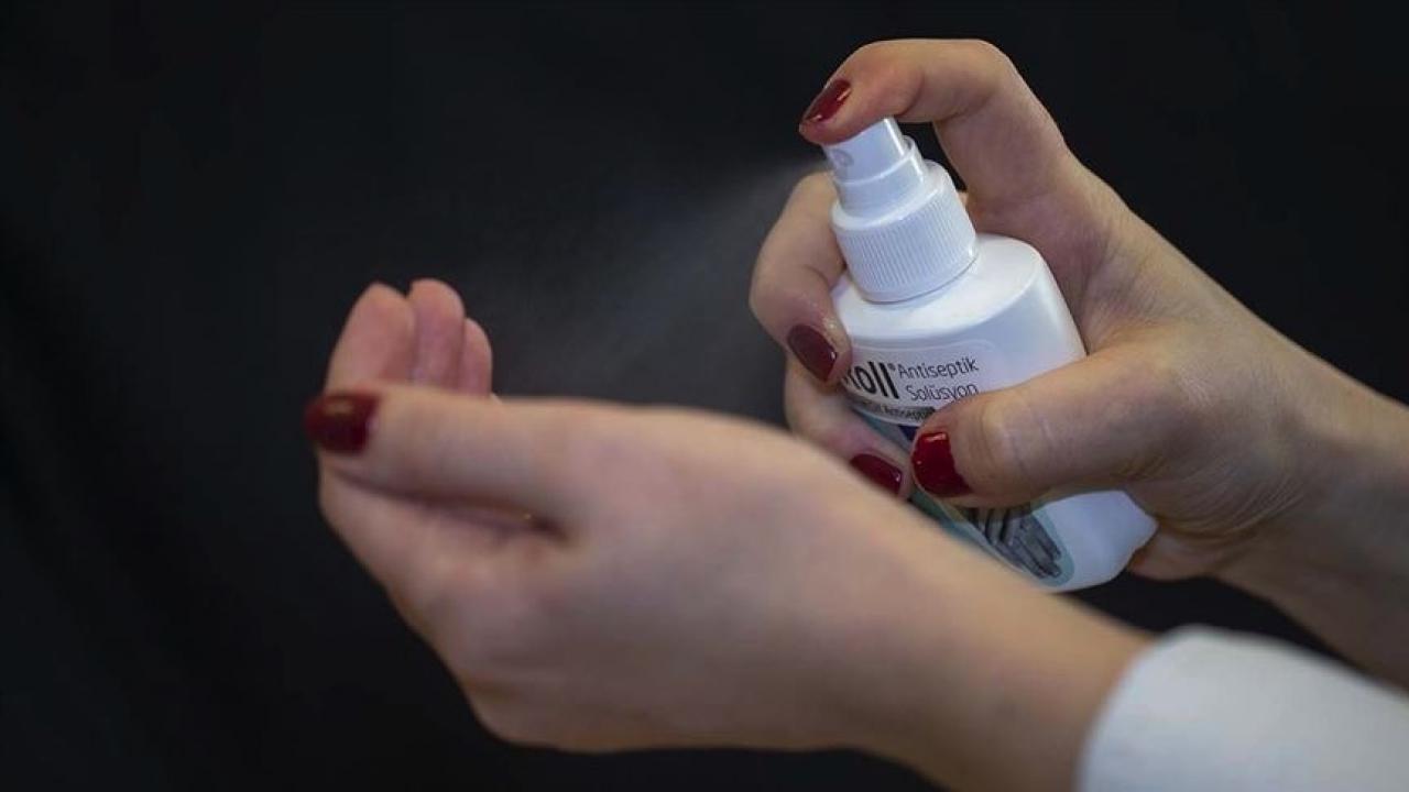 Prof. Dr. Vefik Arıca uyardı… Metanol içeren dezenfektanlara dikkat