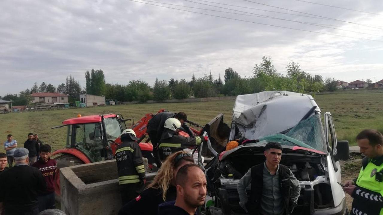 Tarım işçisi ailenin minibüsü devrildi: 1 ölü, 3’ü çocuk 8 yaralı
