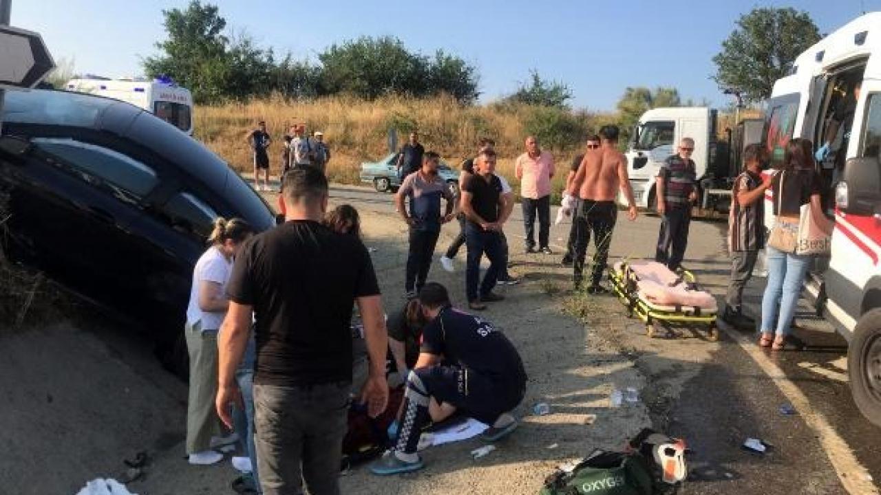 Tekirdağ’da otomobil ile hafif ticari araç çarpıştı: 7 yaralı