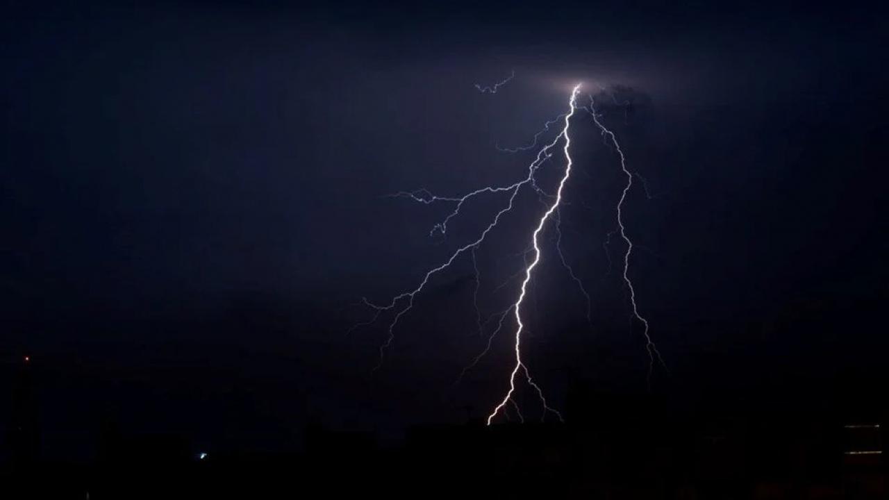 Yıldırımın isabet ettiği genç hayatını kaybetti