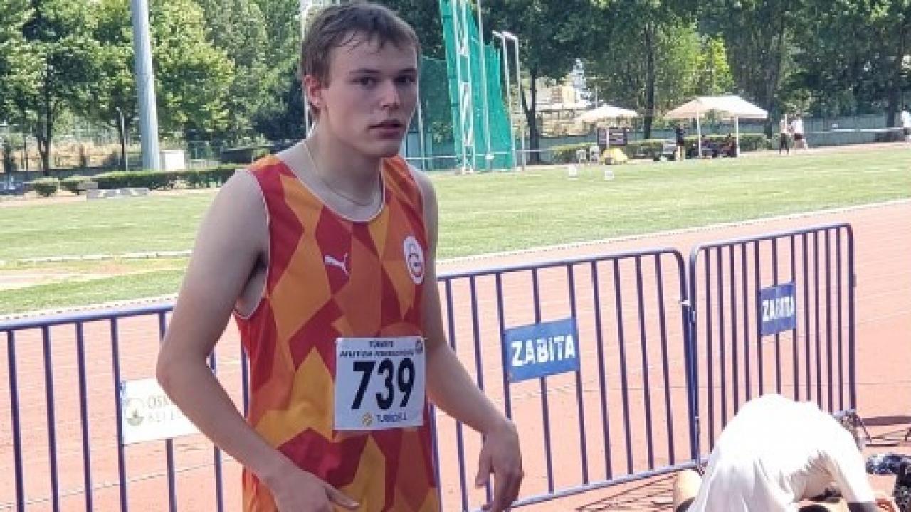 Anthony George Smith, 200 metrede Türkiye rekoru kırdı