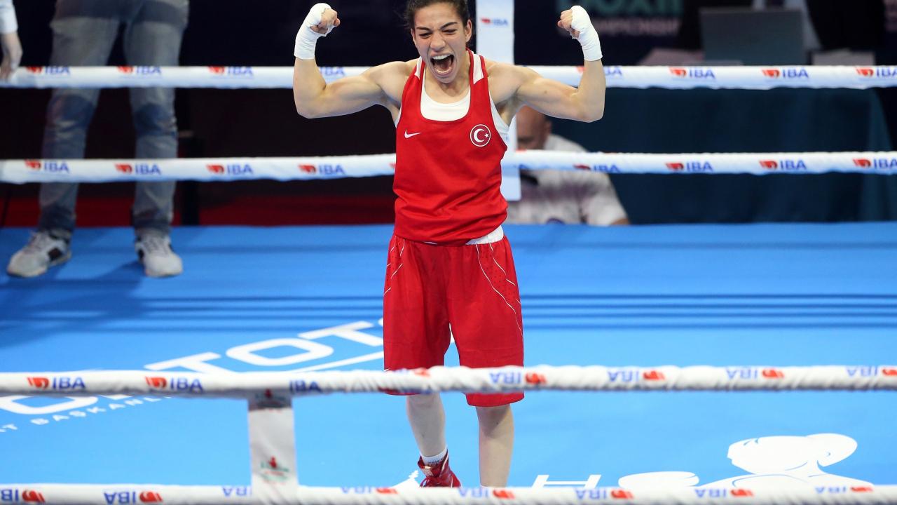 Ayşe Çağırır gümüş madalya kazandı!