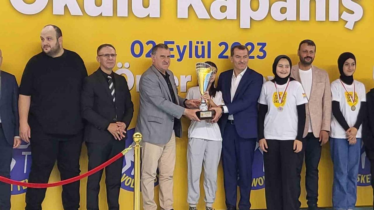 Bakan Bak, Filenin Sultanları’nı tebrik etti