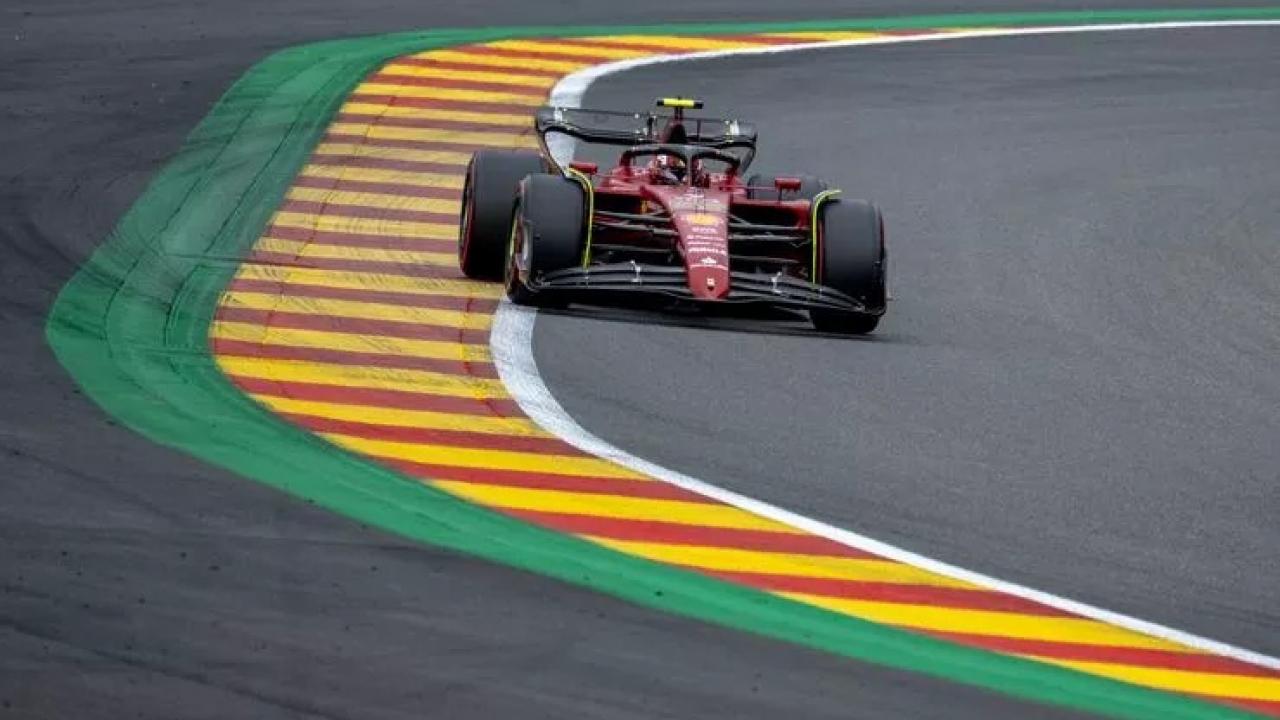 Belçika’da pole pozisyonu Carlos Sainz’ın!