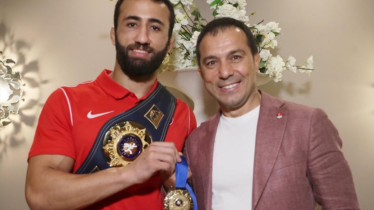 Burhan Akbudak: “Tarihe tanıklık etmek istiyorum”