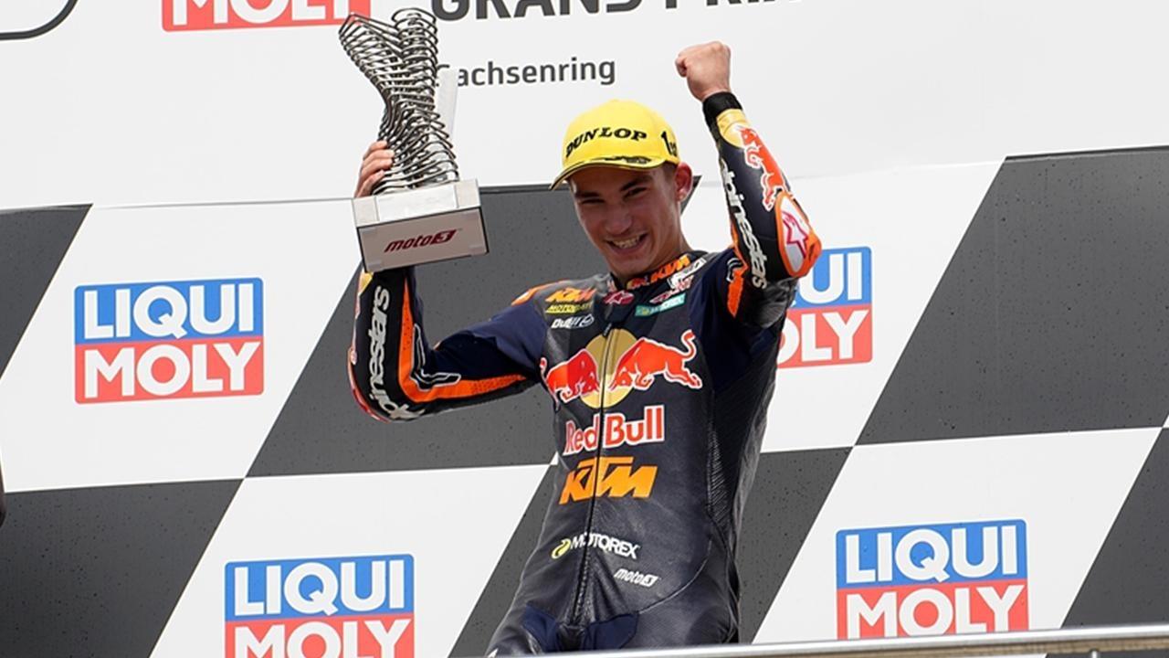 Deniz Öncü, kariyerinin ilk Moto3 zaferini Almanya’da elde etti