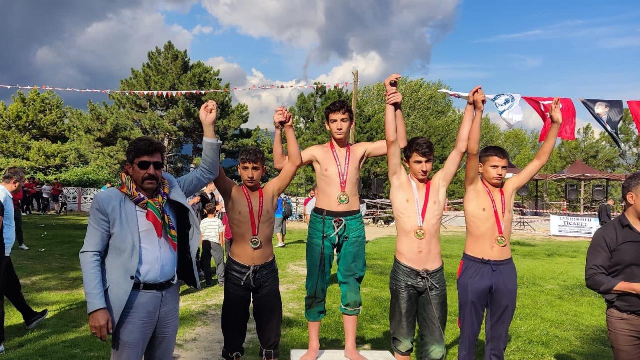 Geleceğin pehlivanları göz doldurdu