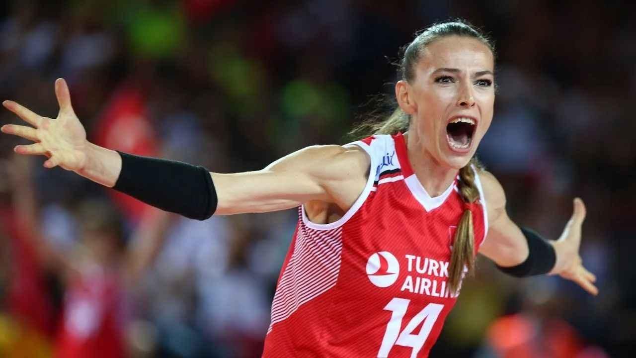 Heykeli dikileceği açıklanan Eda Erdem: “Bugün dünyanın en mutlu insanıyım”