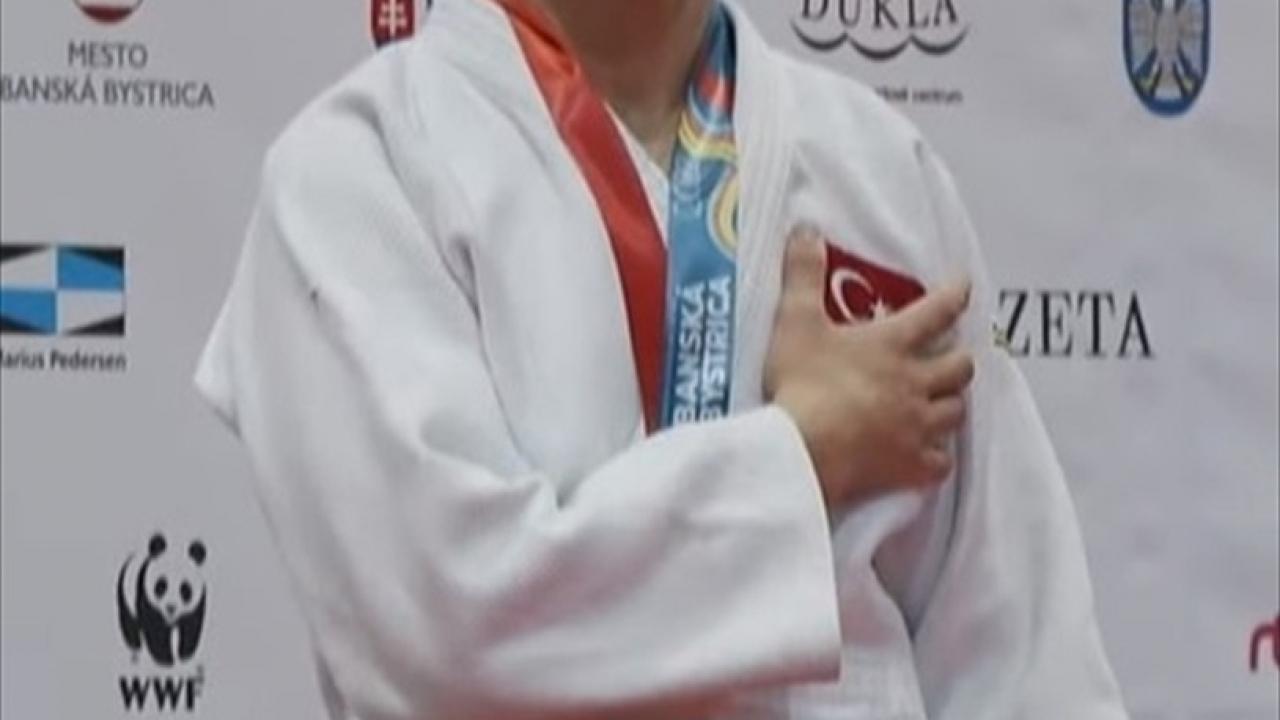 İbrahim Demirel, 66 kiloda altın madalya kazandı