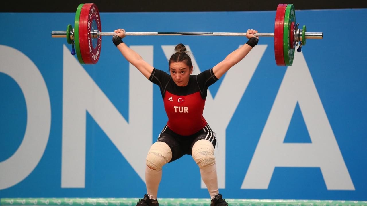 Kadınlar halterde madalya şov!