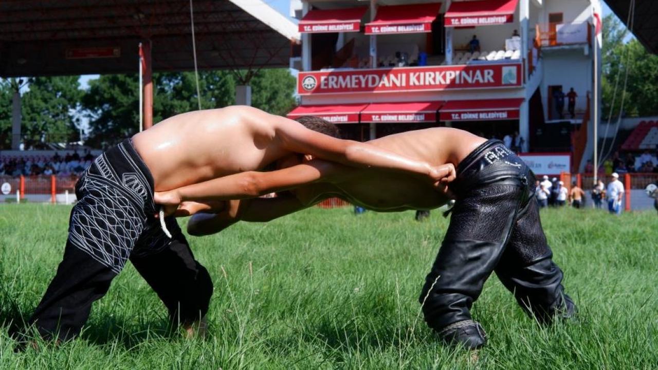 Tarihi Kırkpınar Yağlı Güreşleri rekor katılımla başladı!