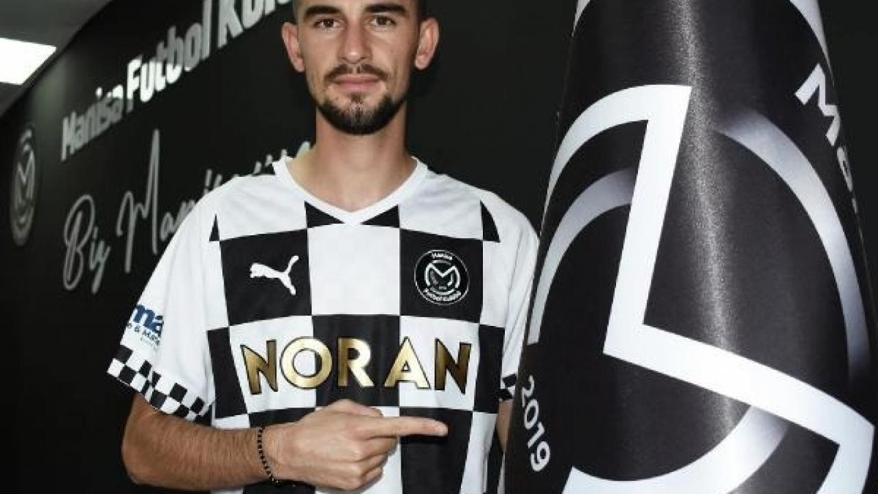 Kosovalı forvet Manisa’ya imzayı attı, milli takıma koştu