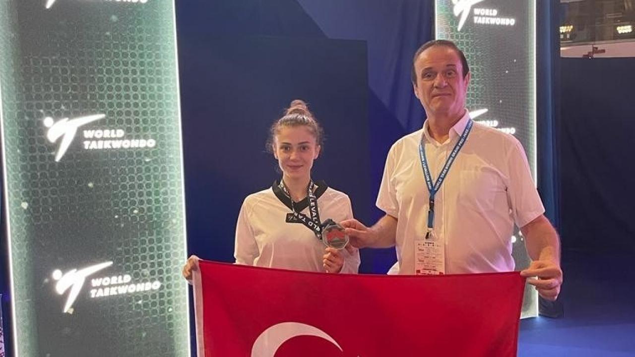Merve Dinçel’den gümüş madalya