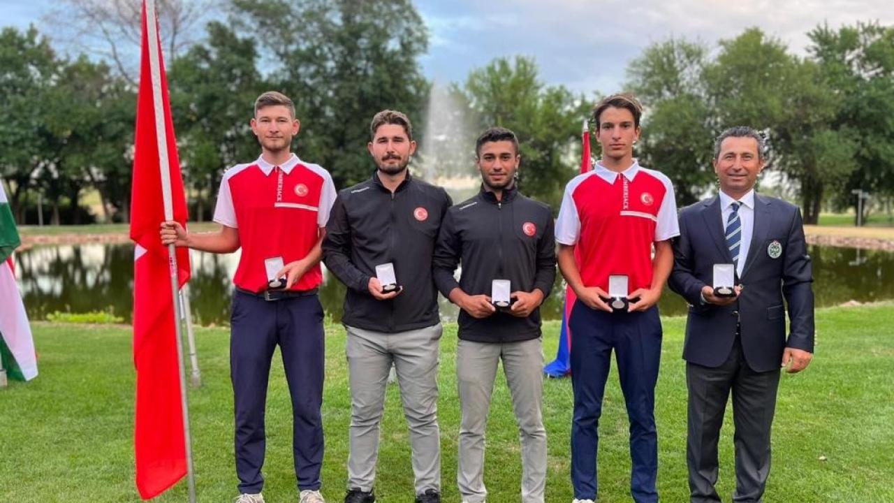 Milli golfçüler Macaristan’dan madalyalarla dönüyor