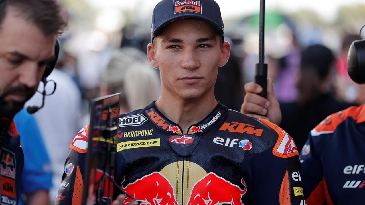 Milli motosikletçi Deniz Öncü bu sezonki ilk podyum sevincini yaşadı