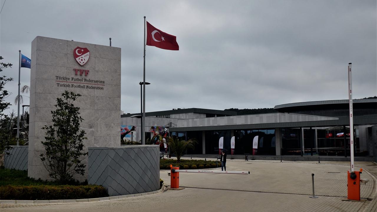 Milli Takım’da sıcak saatler! Tecrübeli teknik adam Riva’ya gitti