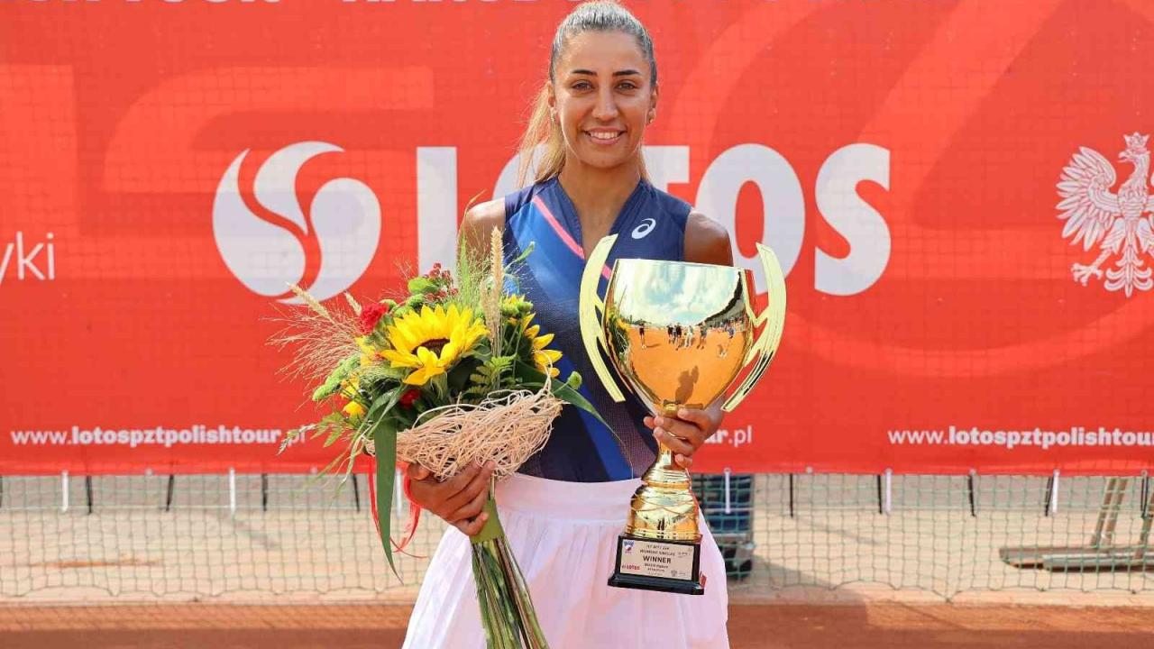 Milli tenisçi Çağla Büyükakçay, Tunus’ta şampiyon oldu
