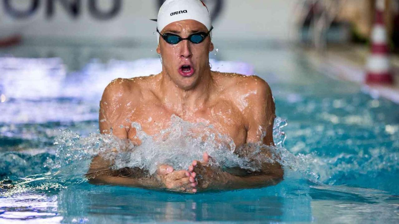 Milli yüzücü Emre Sakçı’dan gümüş madalya