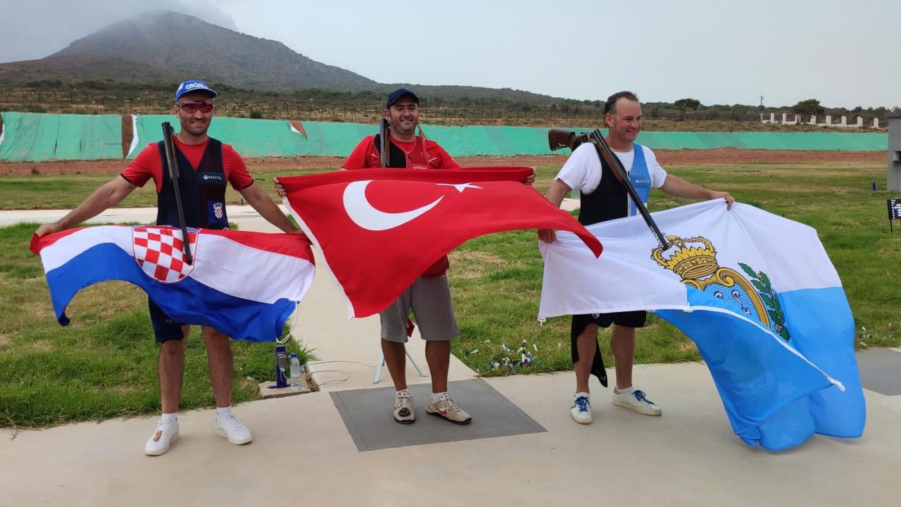 Oğuzhan Tüzün’den altın madalya!