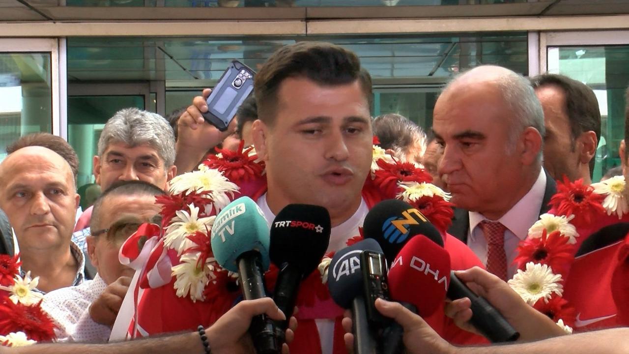 Rıza Kayaalp’ten sitem: Bizim futbolculardan ne eksiğimiz var