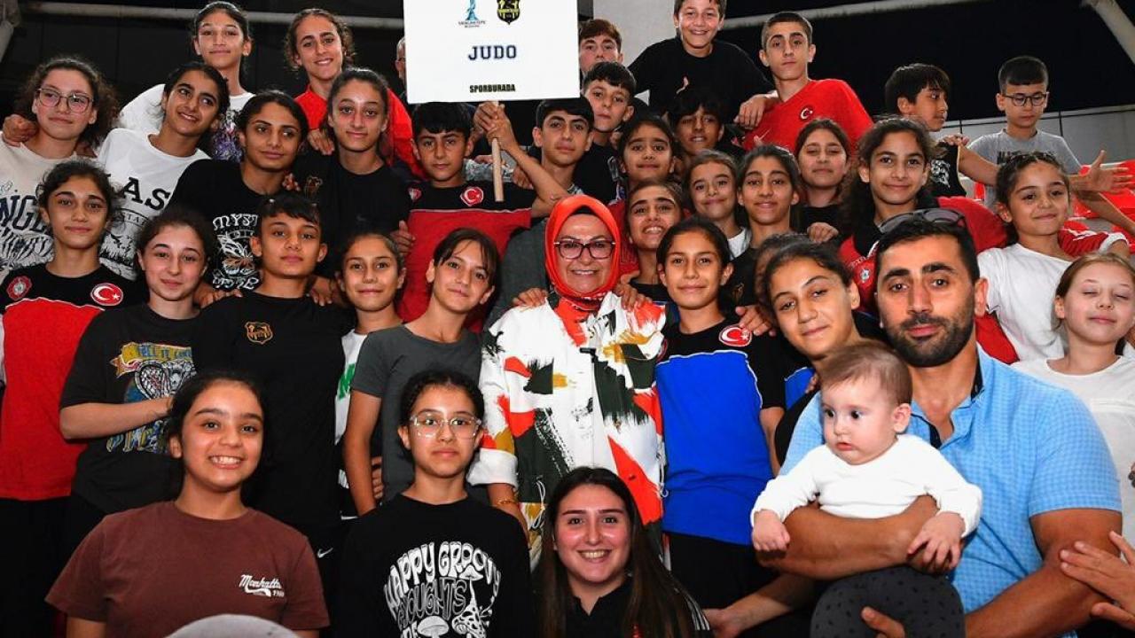 Şeyma Döğücü: Tüm tesislerimizle gençlerin emrindeyiz