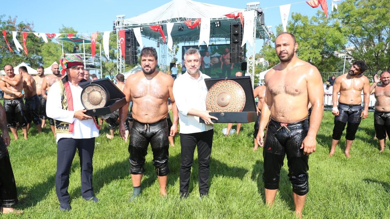 Şile Yağlı Güreleri Başpehlivanı Mustafa Taş oldu