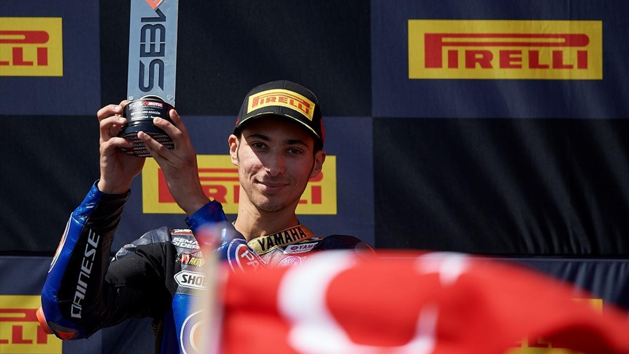 Toprak Razgatlıoğlu İngiltere’de tarihe geçti!