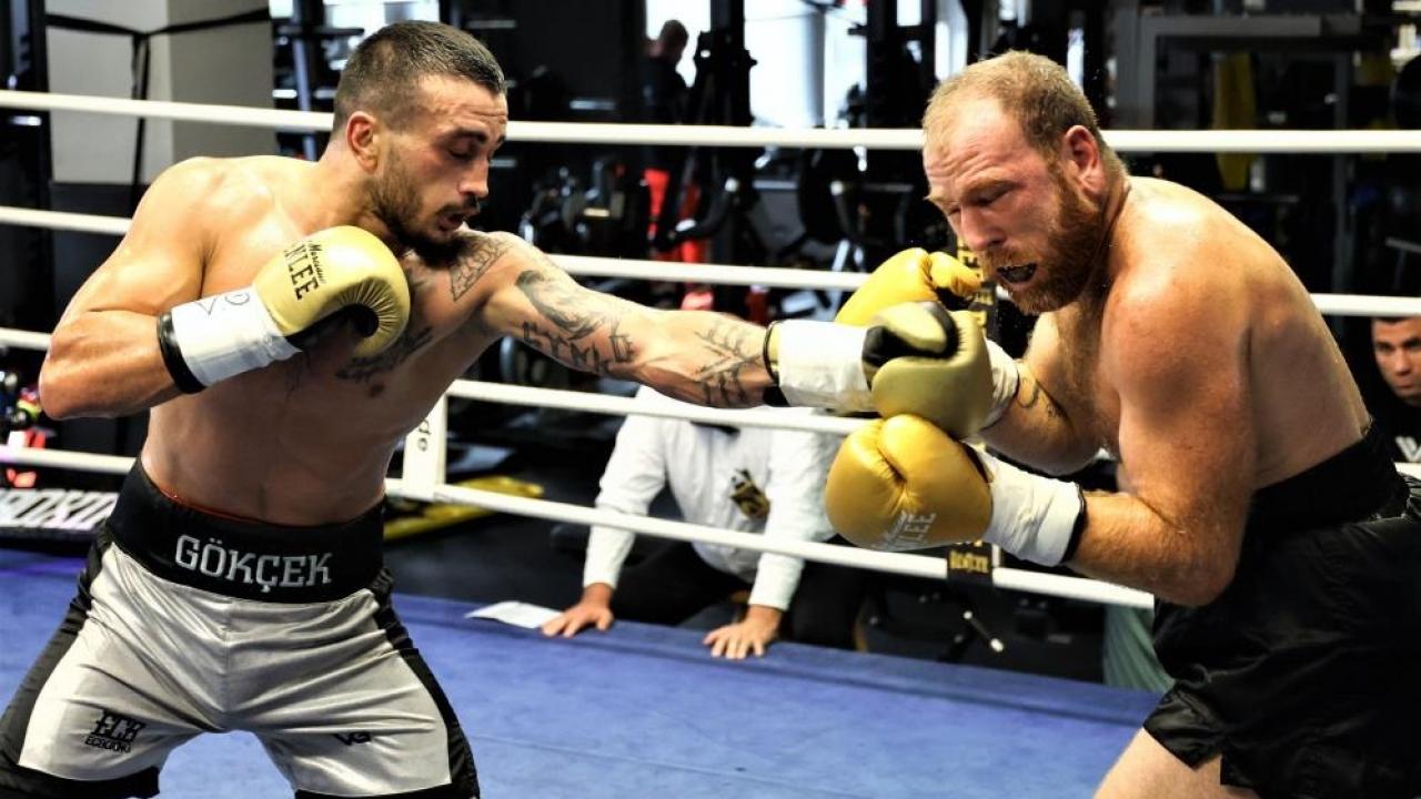 Türk boksörden 10’da 10 galibiyet!