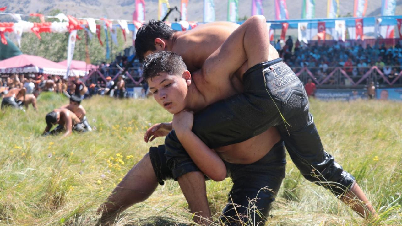 Türkiye’de ilk kez üniversitelerarası güreş şampiyonası yapılacak