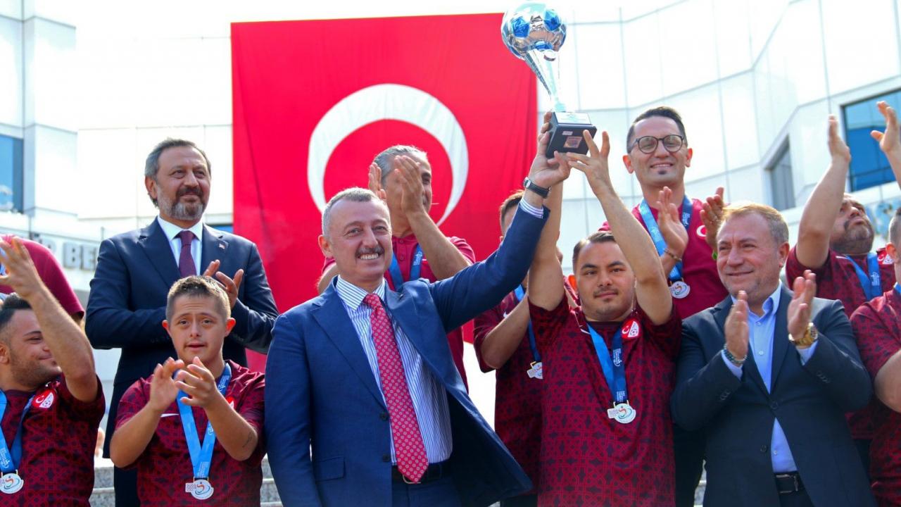 Avrupa Şampiyonu Milli Takım’dan Başkan Büyükakın’a ziyaret