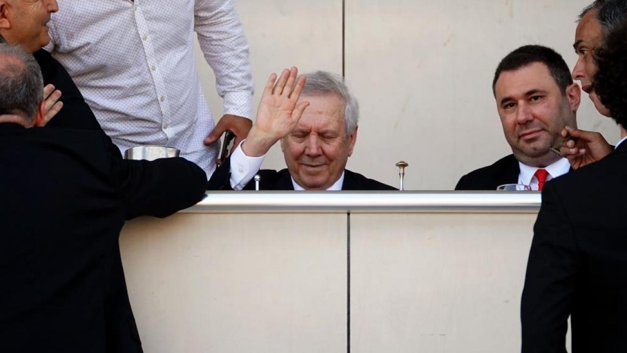 Veliefendi Hipodromu’nda ‘Aziz Yıldırım’ sesleri