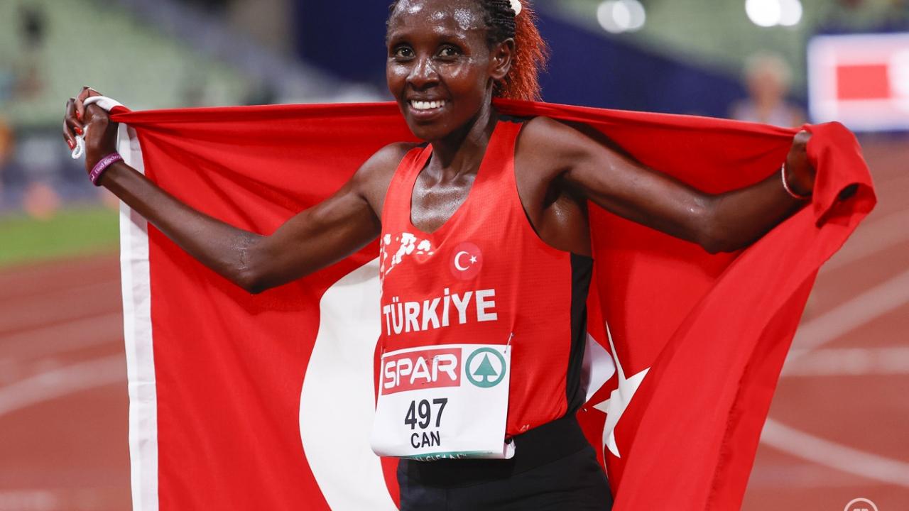 Yasemin Can’dan 5 bin metrede gümüş madalya!