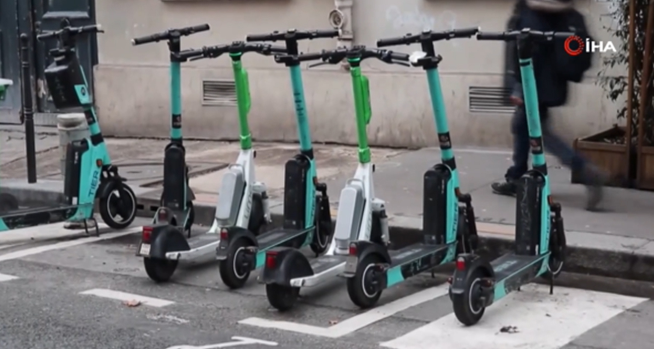 Paris sokaklarında scooterlar kaldırıldı