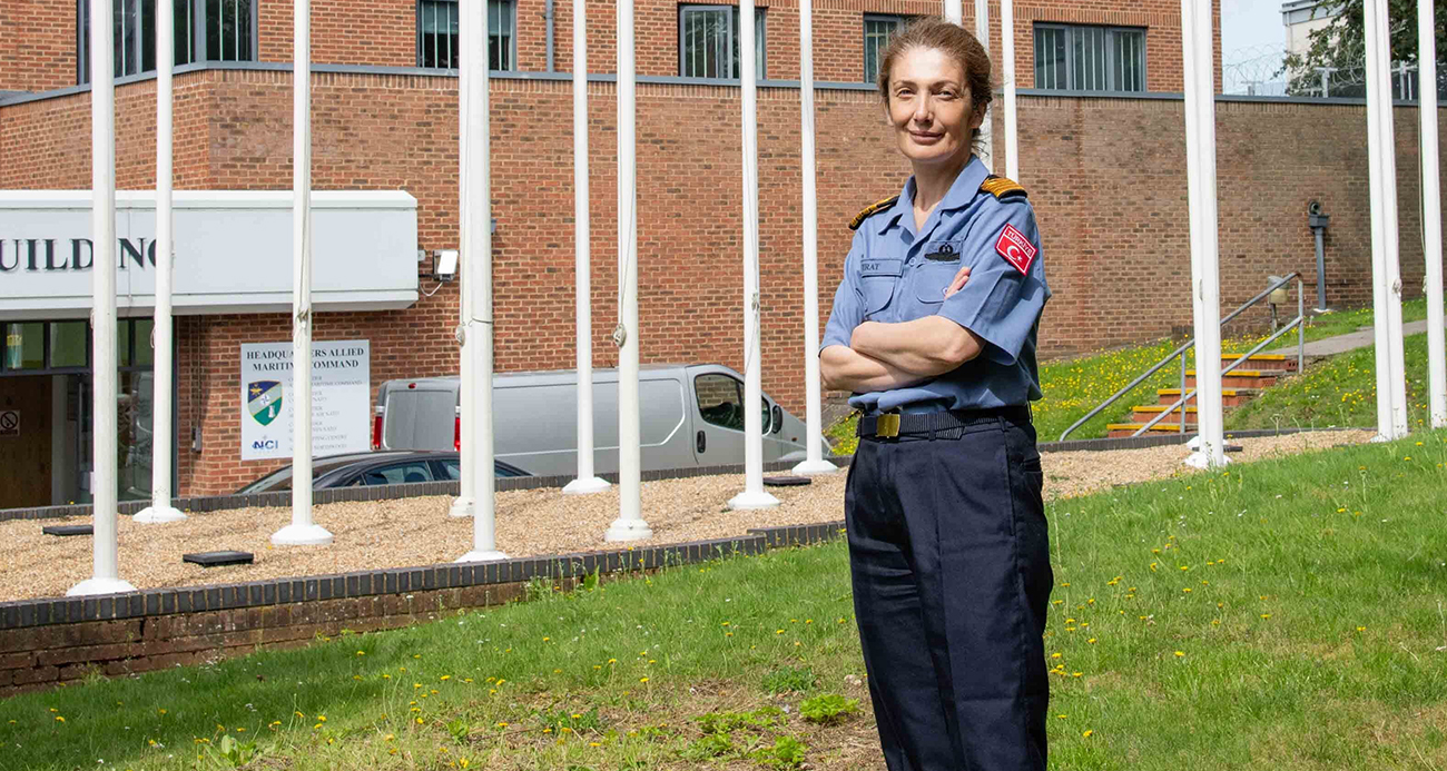 NATO’dan Türkiye’nin ilk kadın amirali olan Gökçen Fırat’a övgü