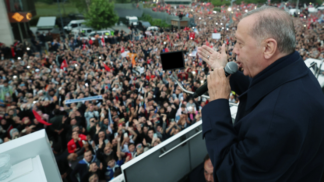 Son Dakika! YSK ilan etti: Recep Tayyip Erdoğan yeniden cumhurbaşkanı! İşte 2 adayın oy oranları