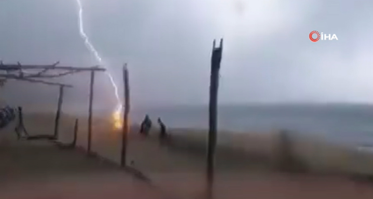 Meksika’da sahildekilerin üzerine yıldırım düştü: 2 ölü