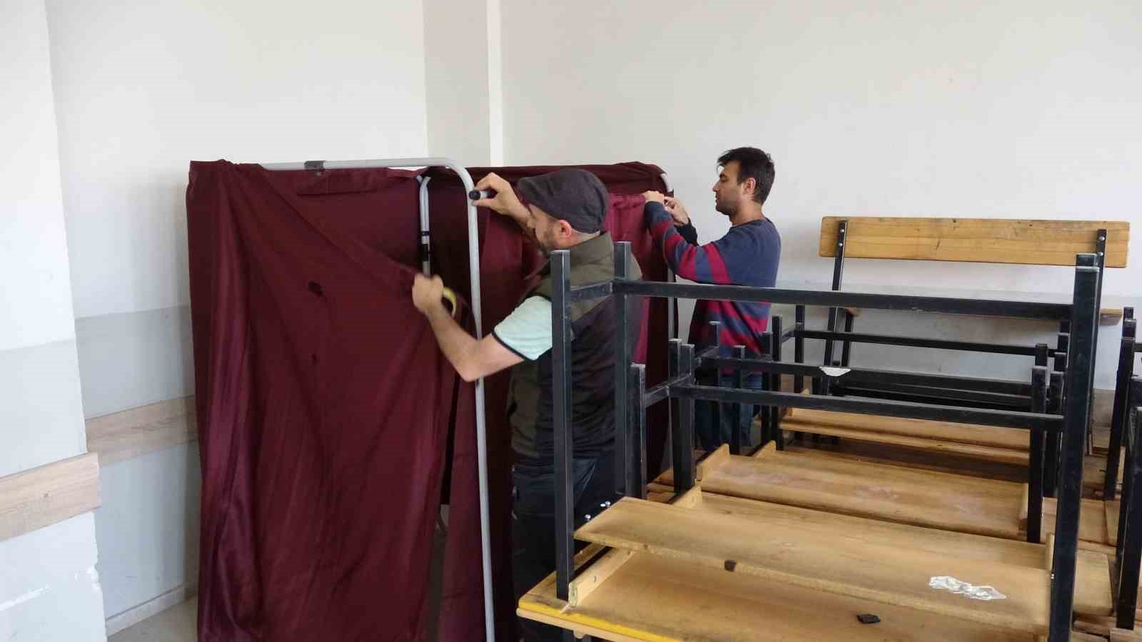 Van’da ikinci tur Cumhurbaşkanlığı seçimi için sandıklar kuruldu
