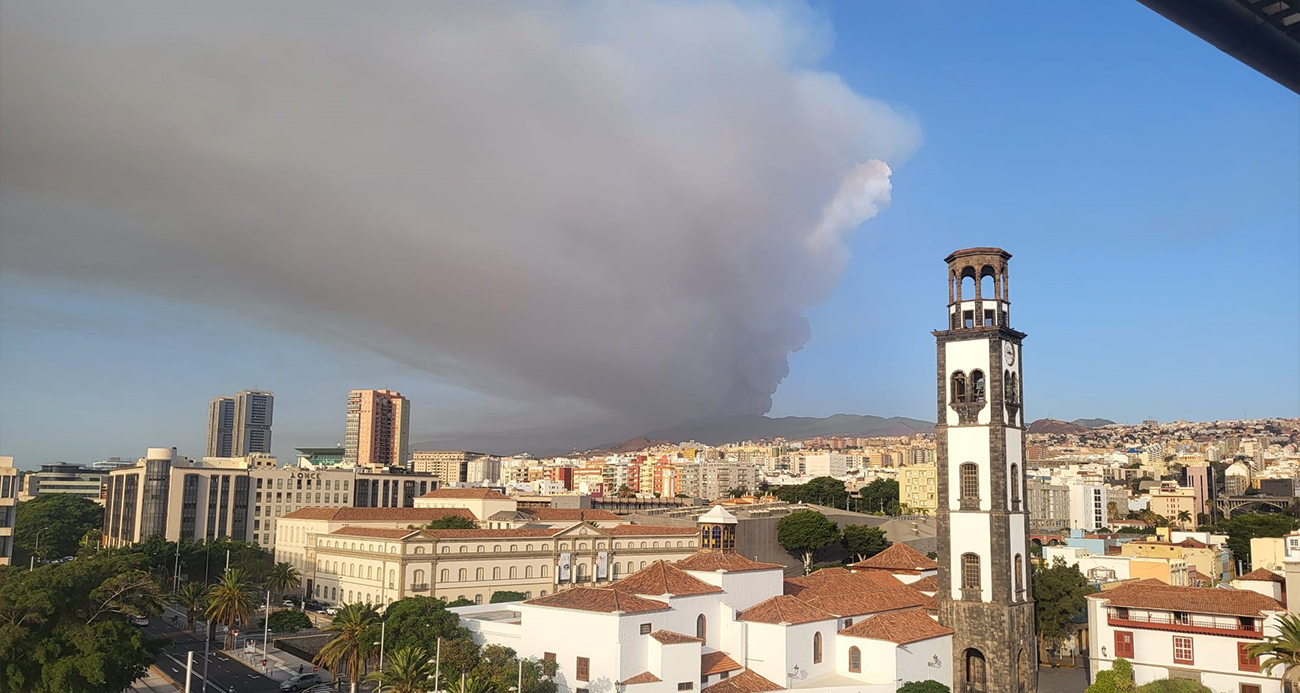 İspanya’nın Tenerife Adası’nda orman yangını çıktı