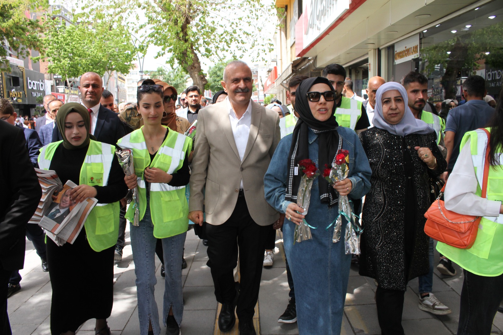 AK Parti Van İl Başkanı Güray’dan destek çağrısı