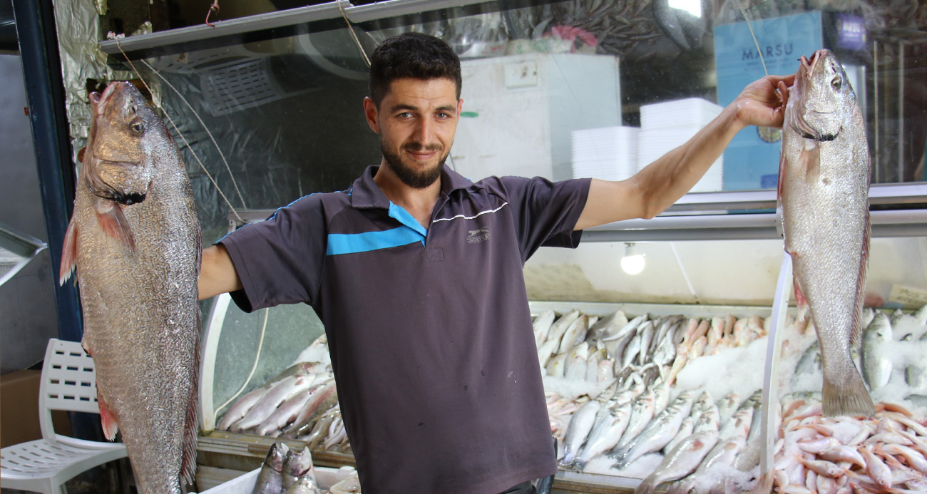 Akdeniz’de de sezonun açılmasıyla tezgahlar balıkla doldu